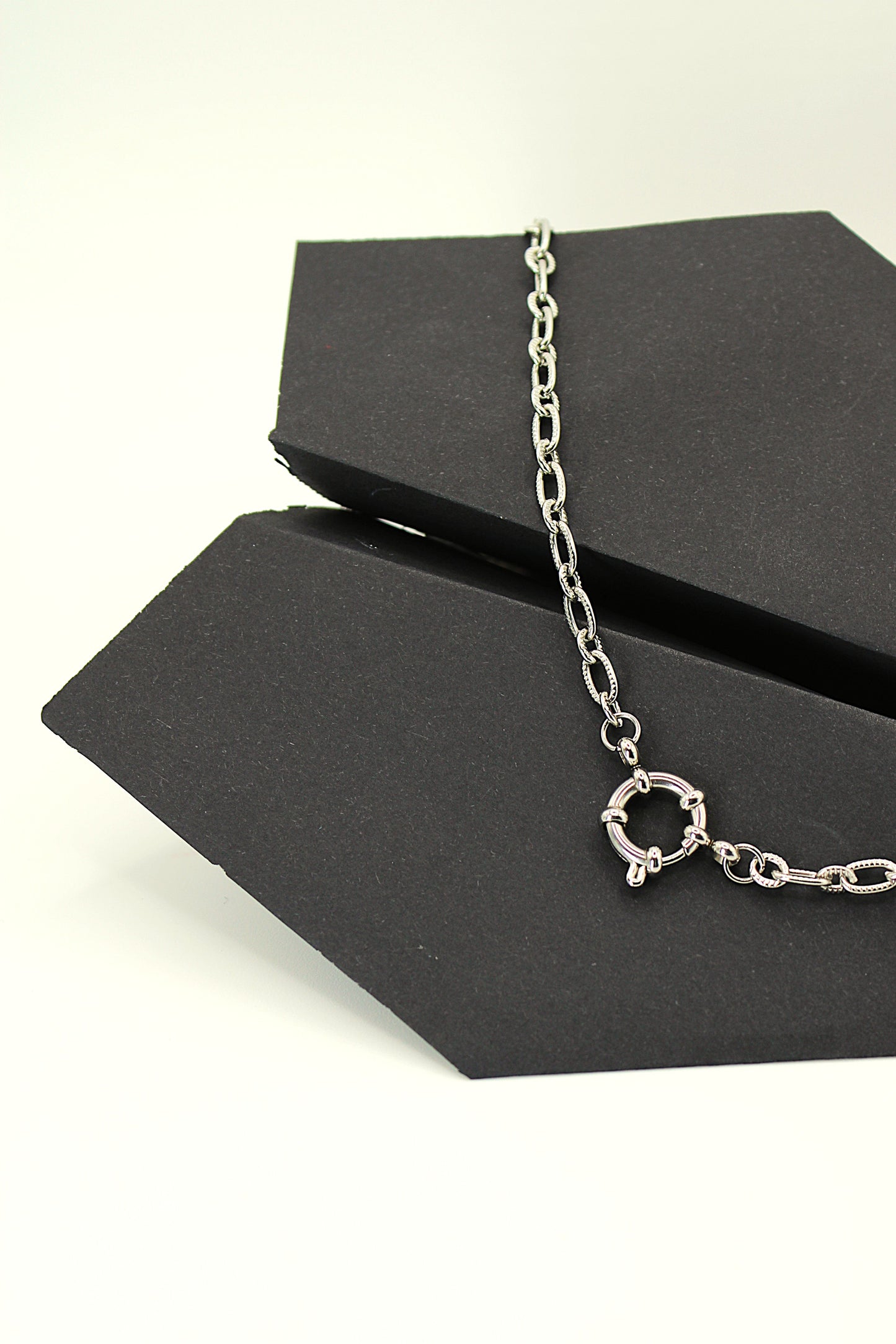 Cabin Loop Necklace
